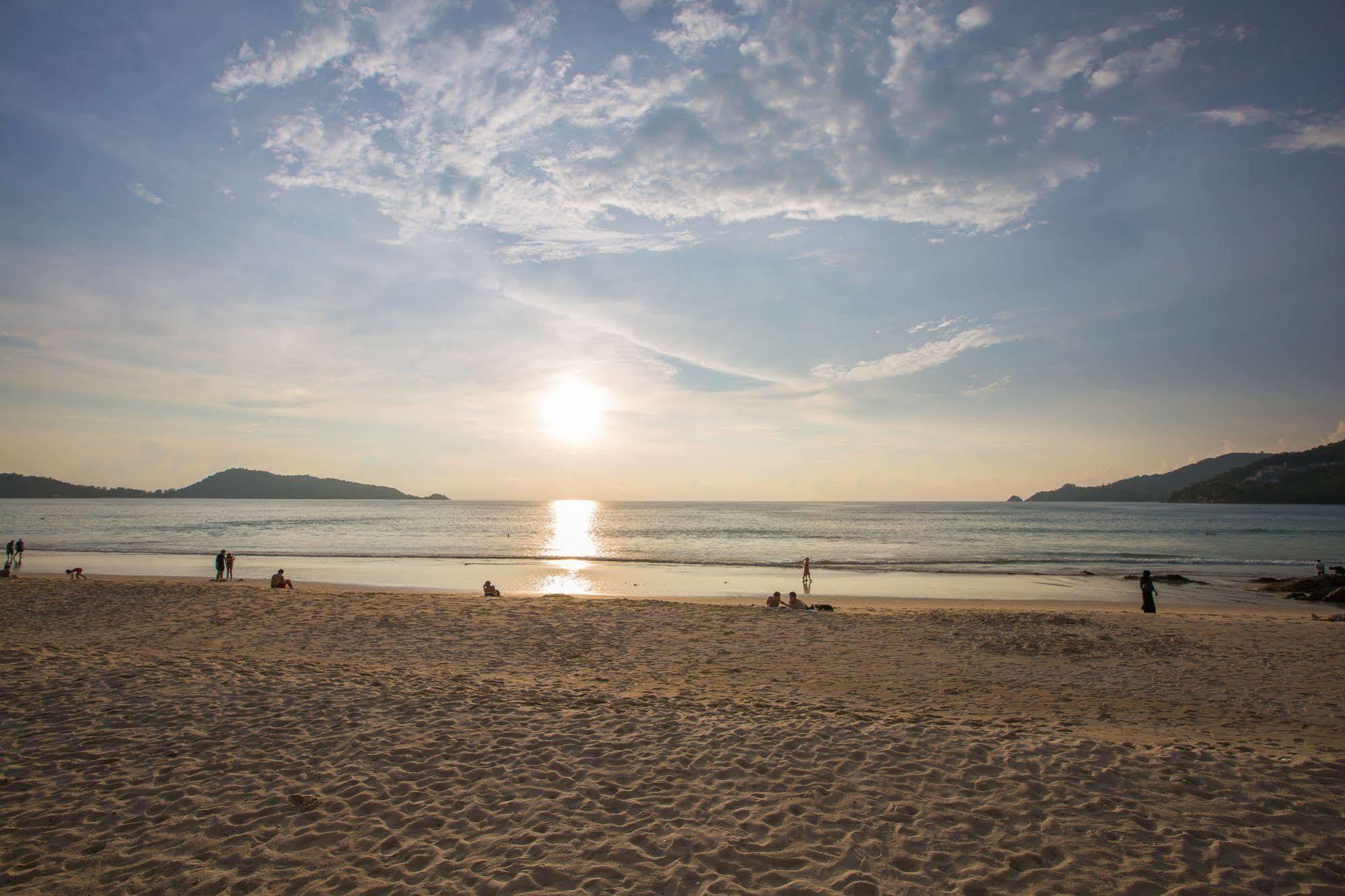 Hotel Cool Sea House Patong Exterior foto