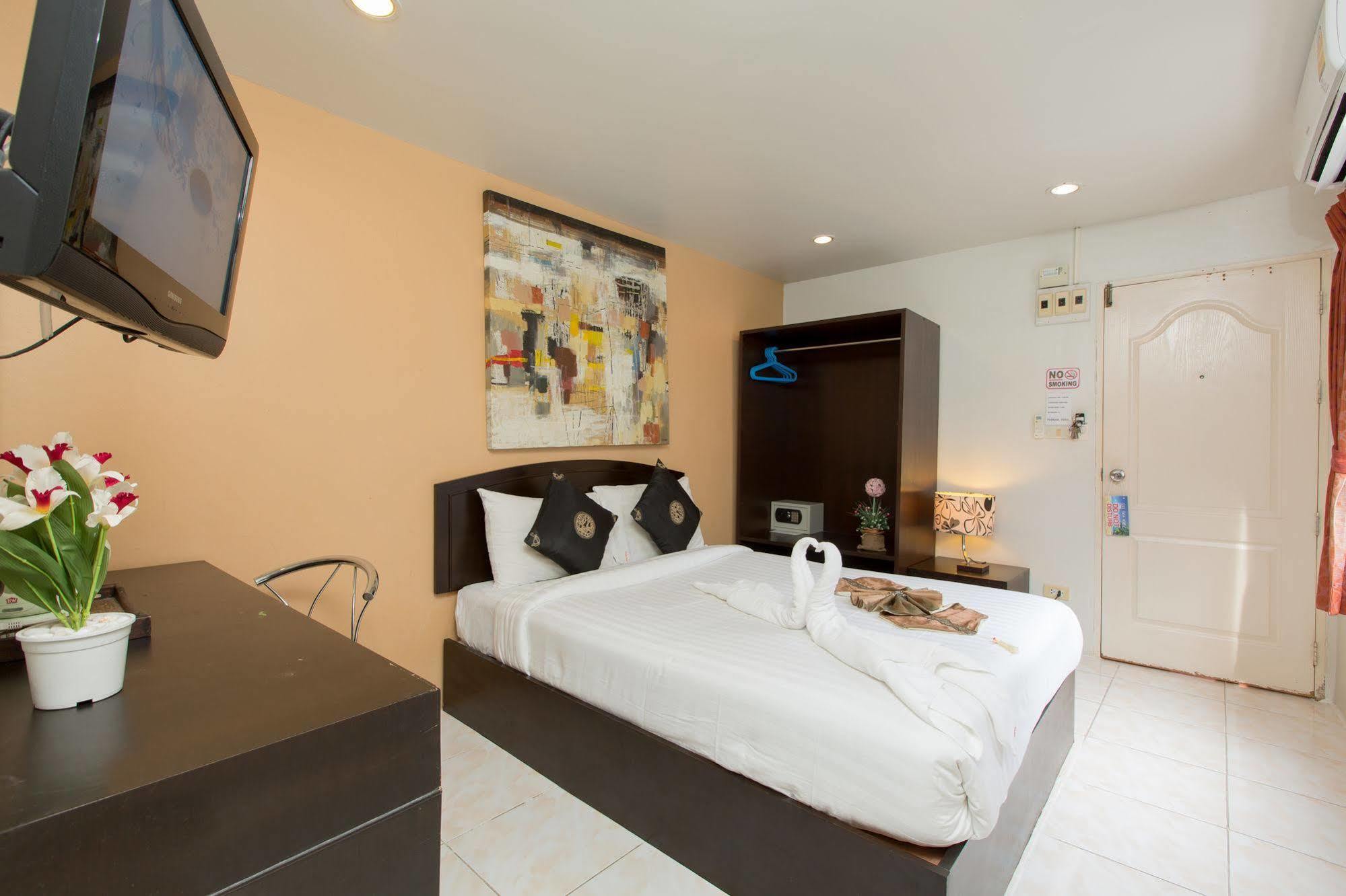 Hotel Cool Sea House Patong Exterior foto
